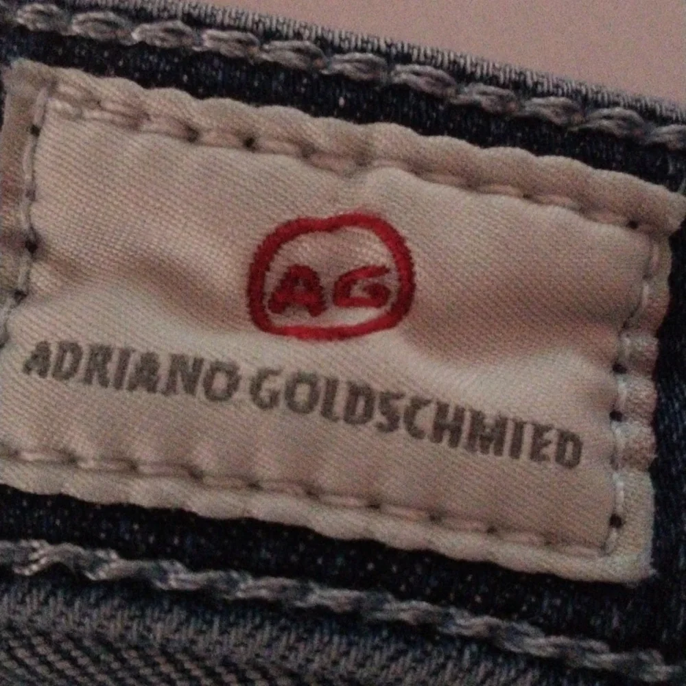 Ag Adriano Goldschmeid the stilt cigarette leg
